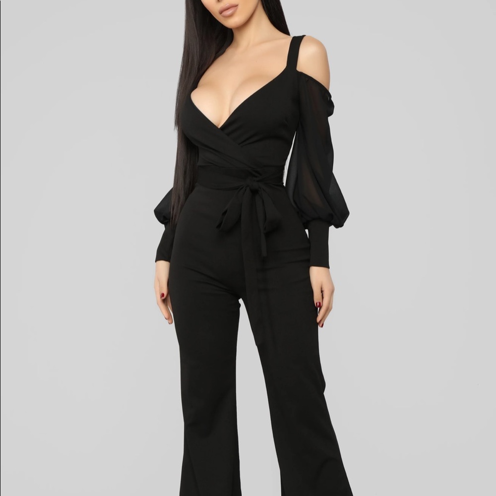 **FASHION NOVA JUMPSUIT**